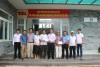 Cán bộ Trung tâm xúc tiến Đầu tư, Thương mại và Du lịch tỉnh Quảng Trị ủng hộ cho người dân vùng bão lụt  Ảnh Phan Hoài An